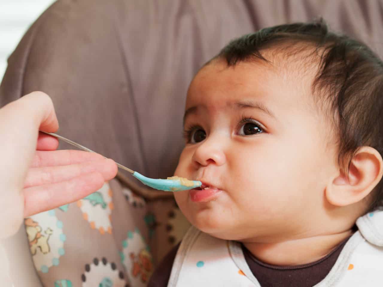 When Can Baby Start to Eat Solid Foods