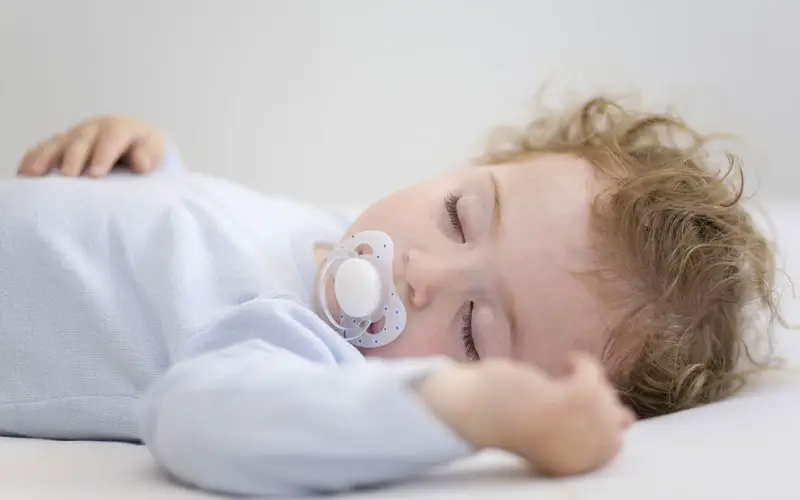 How to keep pacifier in newborn mouth